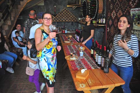 Weinverkostung in der Areni Wine Factory